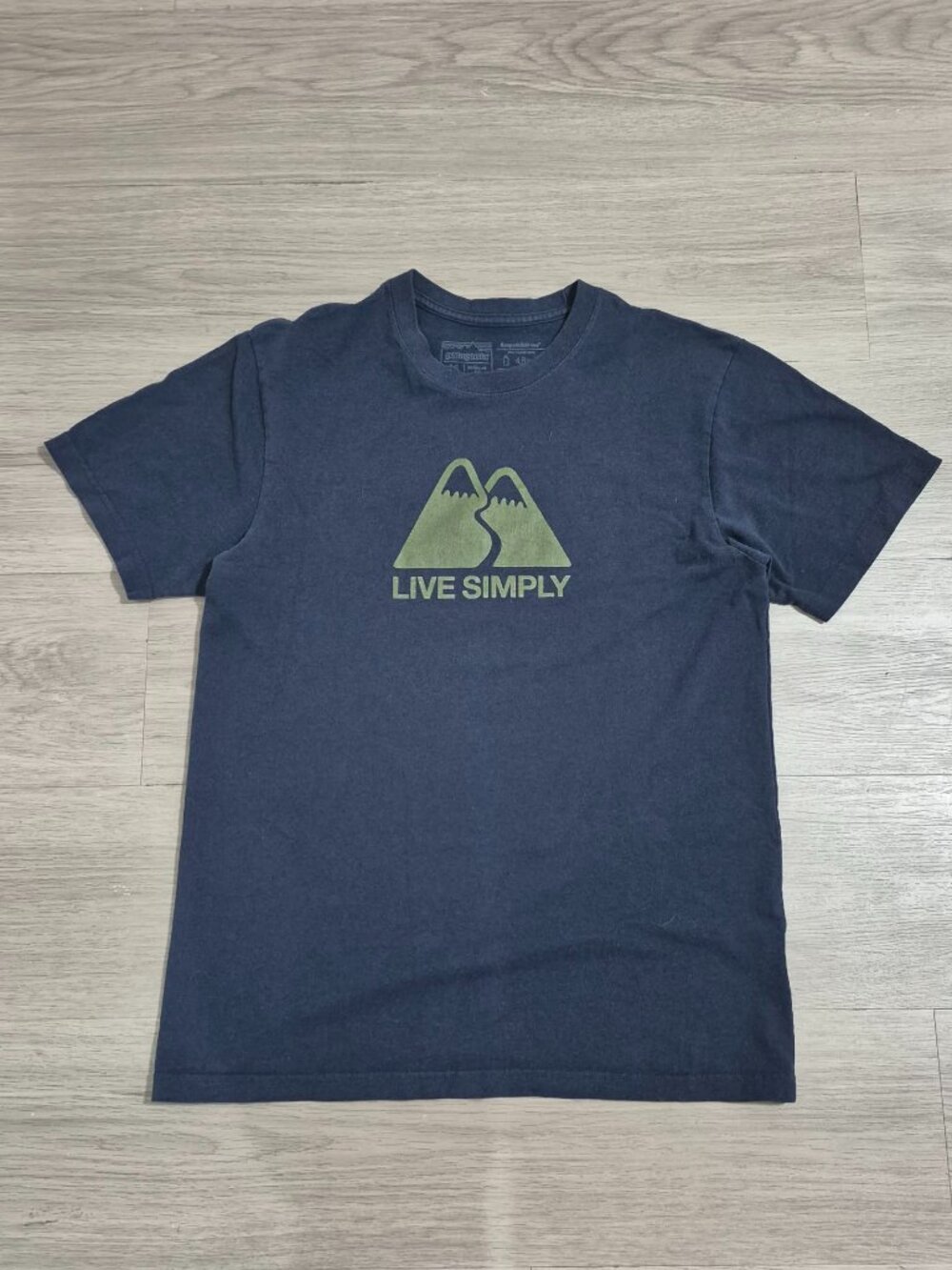 Patagonia “Live Simply” T-Shirt – Men’s Medium